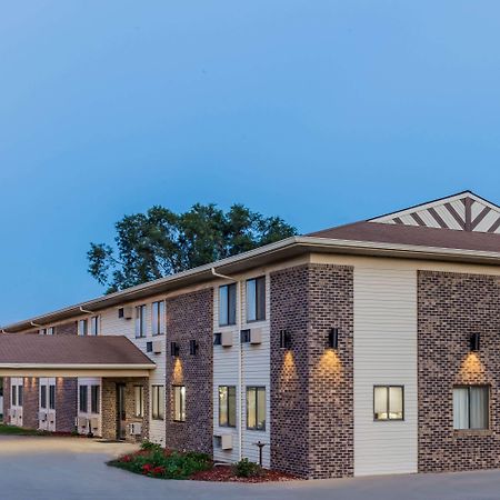 Super 8 By Wyndham Madison Hotel Екстериор снимка