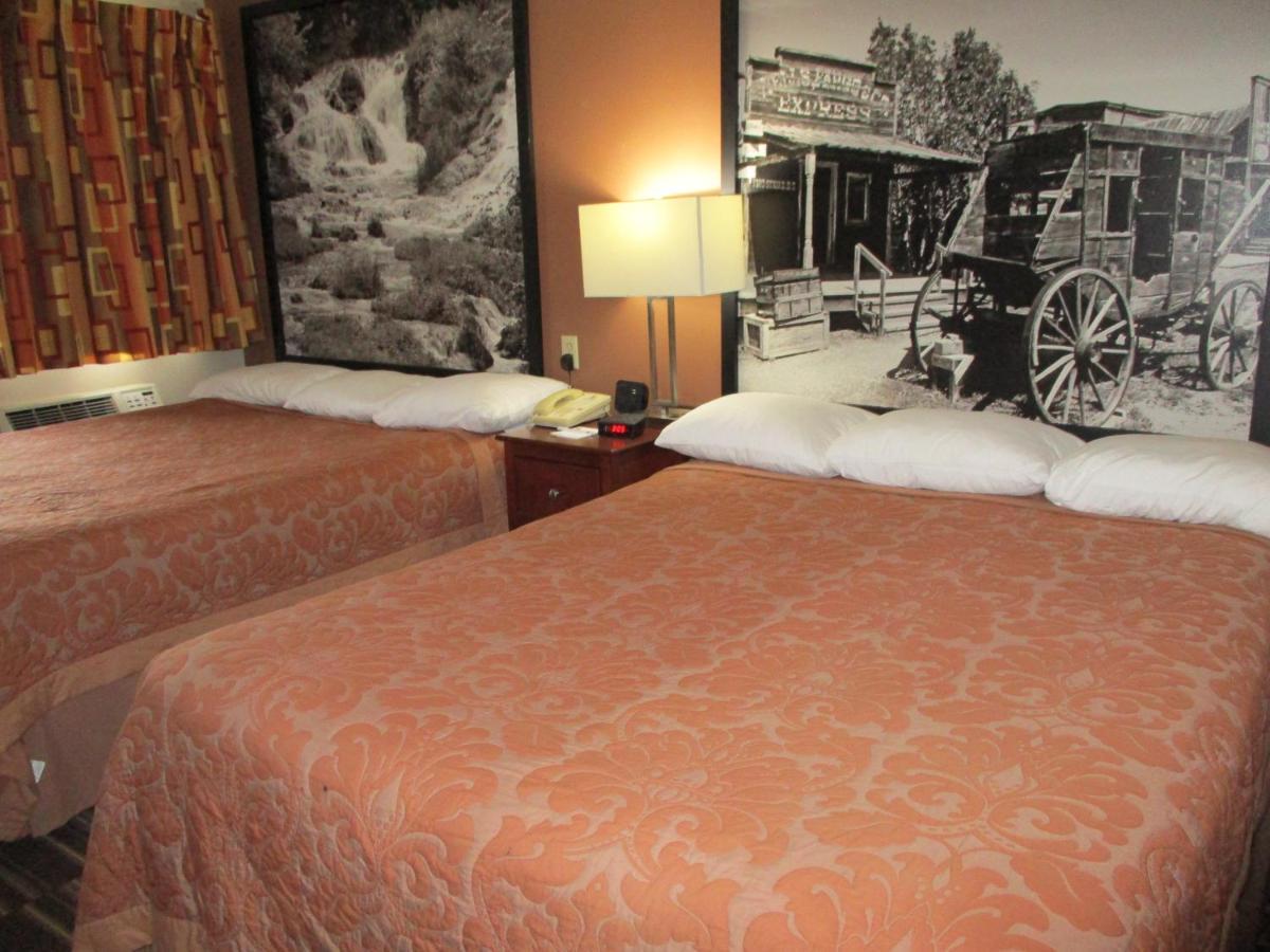 Super 8 By Wyndham Madison Hotel Екстериор снимка