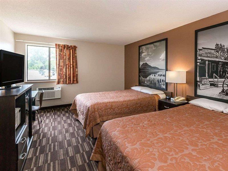Super 8 By Wyndham Madison Hotel Екстериор снимка