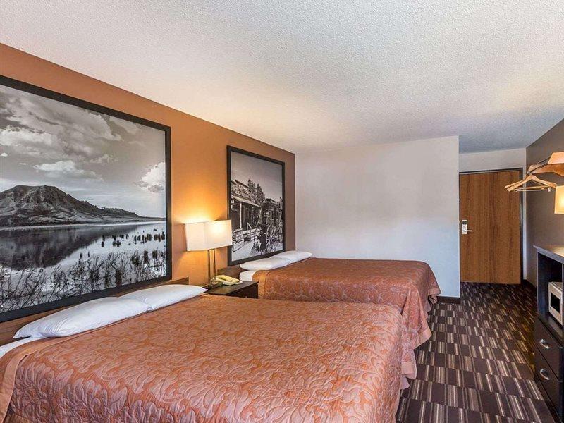 Super 8 By Wyndham Madison Hotel Екстериор снимка