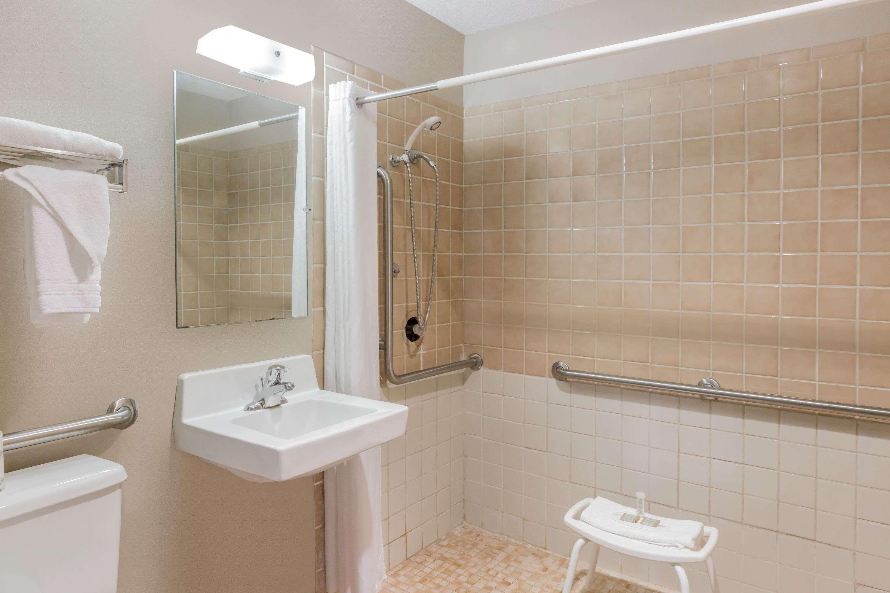 Super 8 By Wyndham Madison Hotel Екстериор снимка