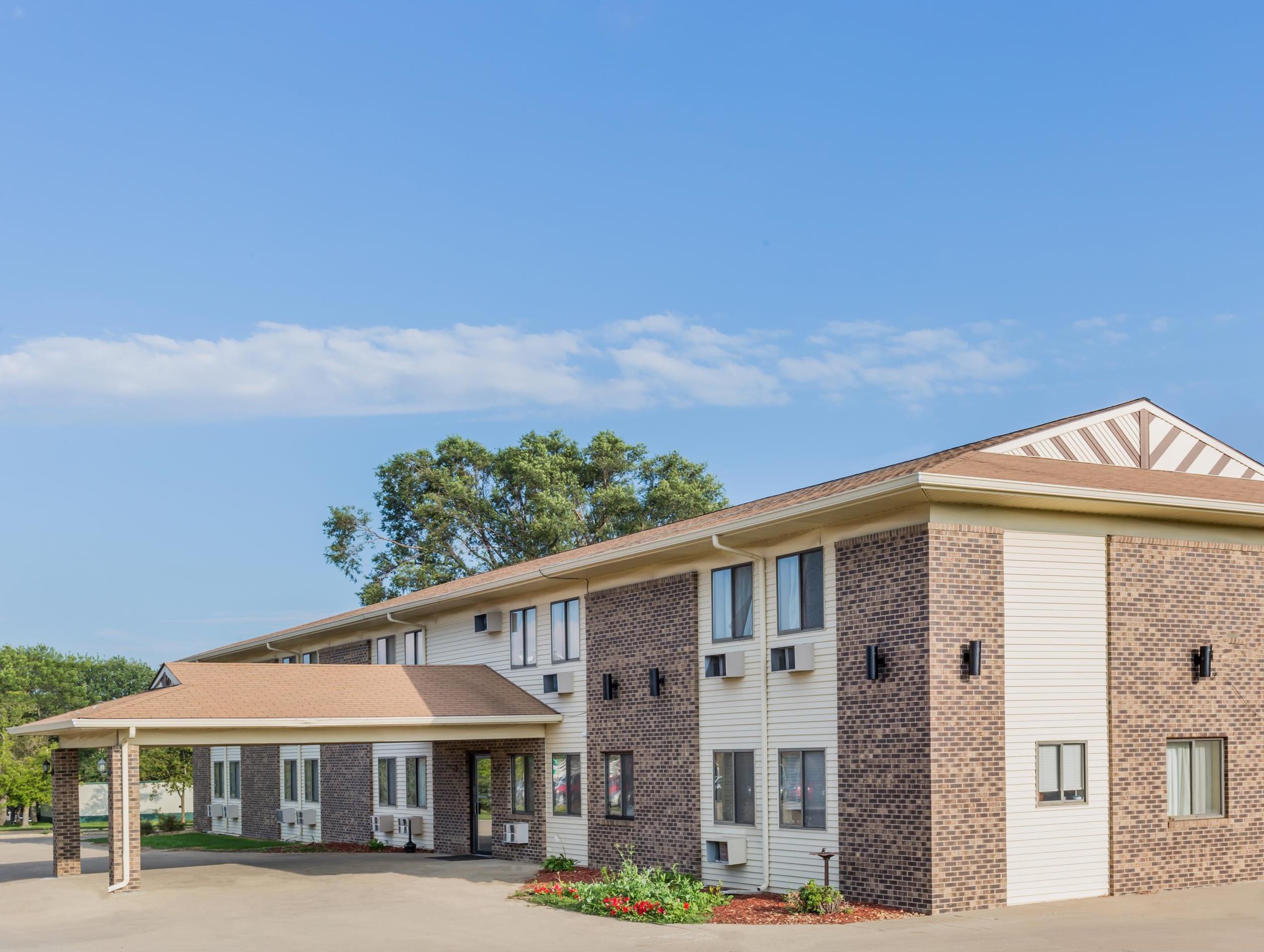 Super 8 By Wyndham Madison Hotel Екстериор снимка