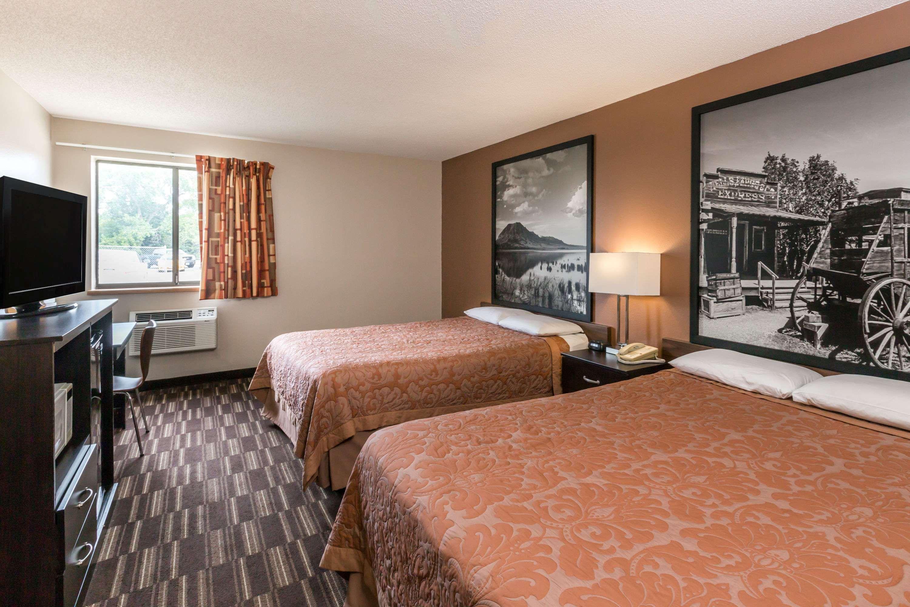 Super 8 By Wyndham Madison Hotel Екстериор снимка