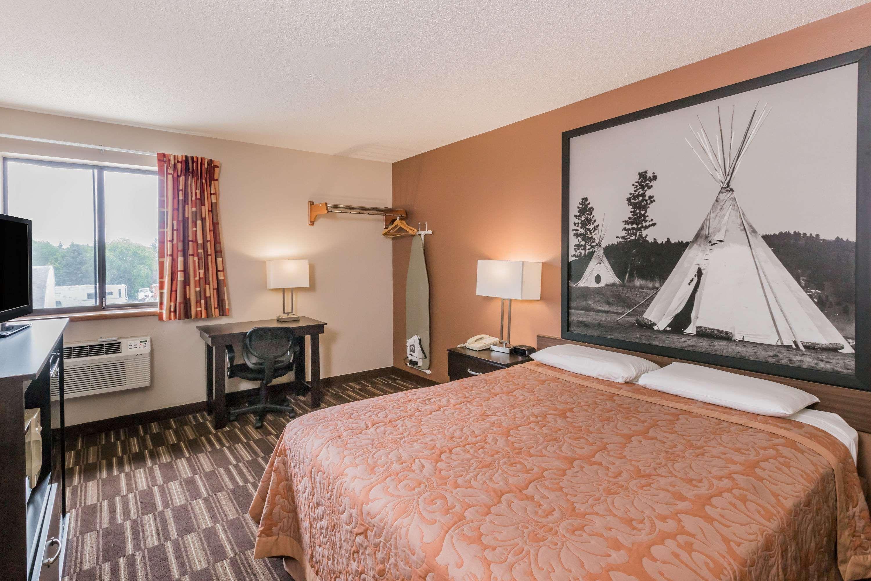 Super 8 By Wyndham Madison Hotel Екстериор снимка